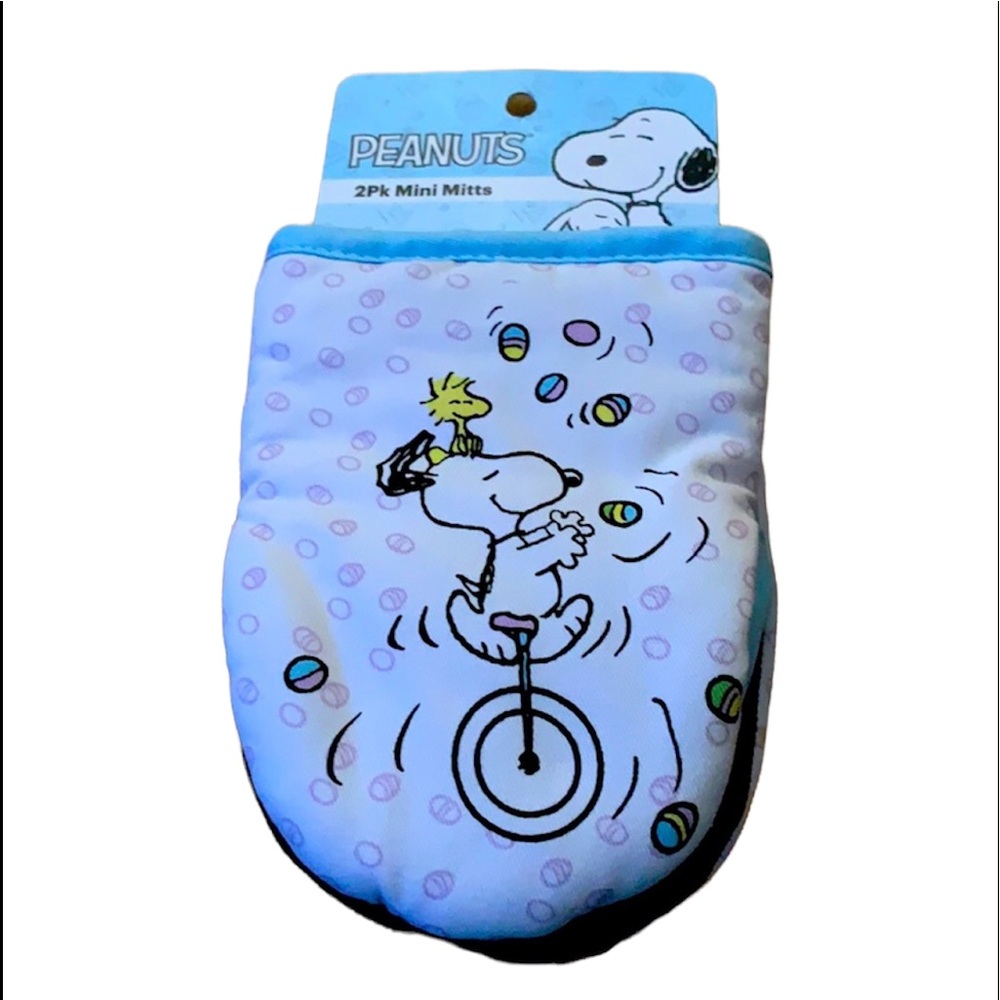 Peanuts Snoopy Graphic Easter 2Pk. Kitchen Baking Cooking Mini Mitts.